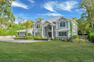 4 Carriage Ct, Dix Hills, NY 11746 - Photo 3