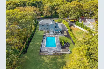 4 Carriage Court, Dix Hills, NY 11746 - Photo 9