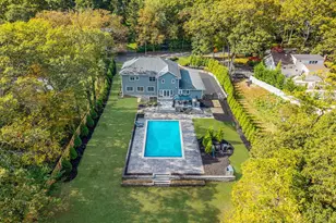 4 Carriage Ct, Dix Hills, NY 11746 - Photo 9