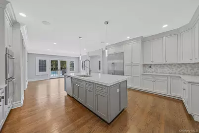 4 Carriage Court, Dix Hills, NY 11746 - Photo 23