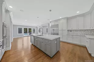 4 Carriage Ct, Dix Hills, NY 11746 - Photo 23