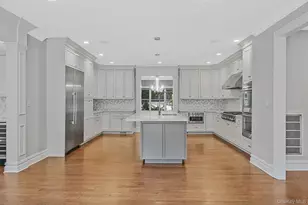 4 Carriage Ct, Dix Hills, NY 11746 - Photo 21