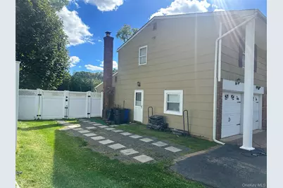 209 Old Post Drive, Hauppauge, NY 11788 - Photo 3