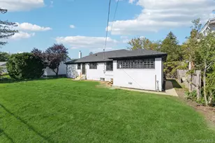 1460 Tyler Ave, East Meadow, NY 11554 - Photo 23