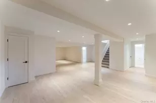 1460 Tyler Ave, East Meadow, NY 11554 - Photo 19