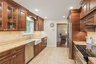 4 Wayacross Rd, Mahopac, NY 10541 - Photo 9