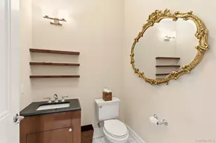 6000 Royal Ct, North Hills, NY 11040 - Photo 27