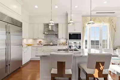 6000 Royal Court #6303, North Hills, NY 11040 - Photo 5