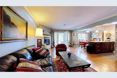 1020 Washington Green, New Windsor, NY 12553 - Photo 5