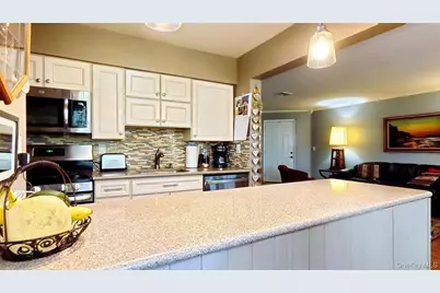 1020 Washington Green, New Windsor, NY 12553 - Photo 13