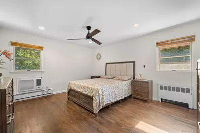 94 Phipps Lane, Plainview, NY 11803 - Photo 23