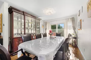 94 Phipps Ln, Plainview, NY 11803 - Photo 17