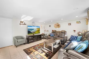 94 Phipps Ln, Plainview, NY 11803 - Photo 19