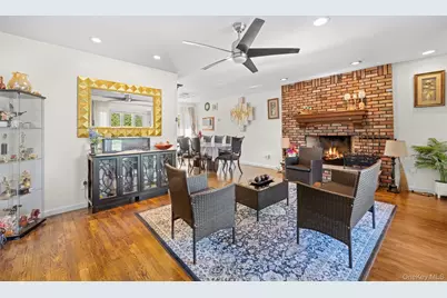 94 Phipps Lane, Plainview, NY 11803 - Photo 7