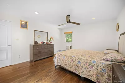 94 Phipps Lane, Plainview, NY 11803 - Photo 25