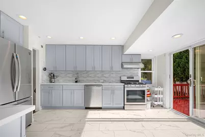 94 Phipps Lane, Plainview, NY 11803 - Photo 13