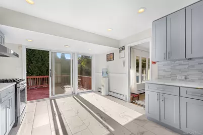 94 Phipps Lane, Plainview, NY 11803 - Photo 15