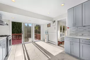 94 Phipps Ln, Plainview, NY 11803 - Photo 15