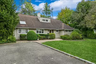 16 Ridge Dr E, Roslyn, NY 11576 - Photo 3