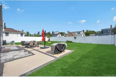 131 Lee Avenue, Hicksville, NY 11801 - Photo 35