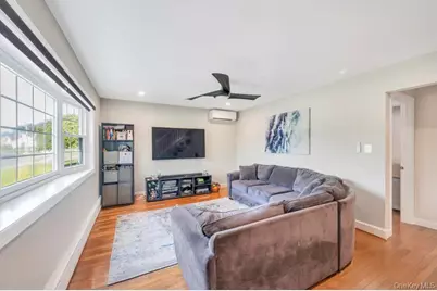 131 Lee Avenue, Hicksville, NY 11801 - Photo 5