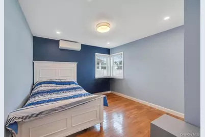 131 Lee Avenue, Hicksville, NY 11801 - Photo 17