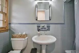 35 Red Oak Pl, Massapequa, NY 11758 - Photo 7