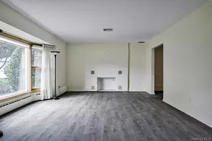 35 Red Oak Pl, Massapequa, NY 11758 - Photo 3