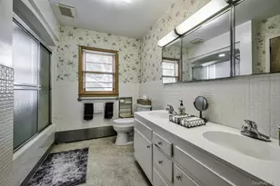 35 Red Oak Pl, Massapequa, NY 11758 - Photo 9