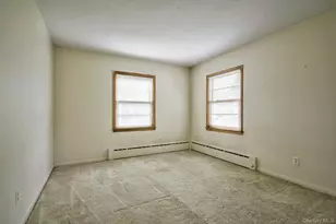 35 Red Oak Pl, Massapequa, NY 11758 - Photo 11