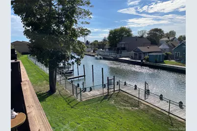 107 Mariners Way, Copiague, NY 11726 - Photo 21