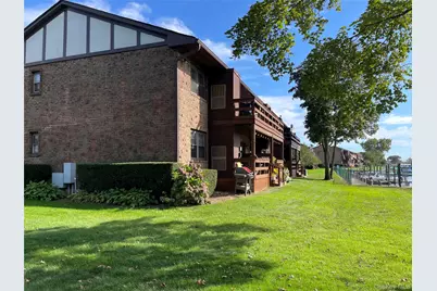 107 Mariners Way, Copiague, NY 11726 - Photo 23