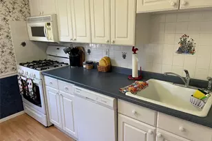 107 Mariners Way, Copiague, NY 11726 - Photo 13