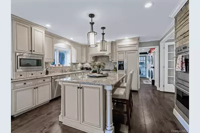 28 S Pinelake Drive, Patchogue, NY 11772 - Photo 7