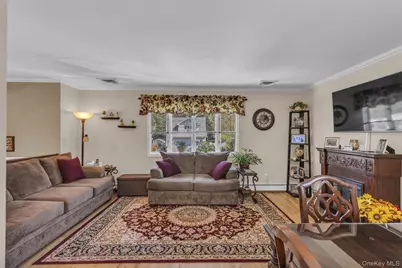 316 Vanderbilt Boulevard, Oakdale, NY 11769 - Photo 7