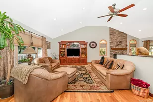 48 Glenwood Dr, Hauppauge, NY 11788 - Photo 17