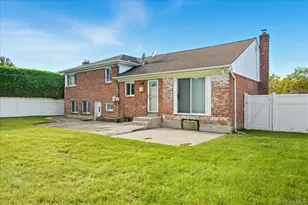 1982 Stratford Dr, Westbury, NY 11590 - Photo 31