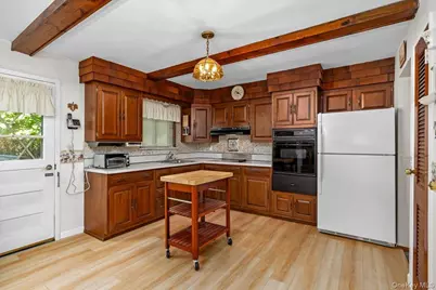 32 Ravenwood Drive, Kings Park, NY 11754 - Photo 7