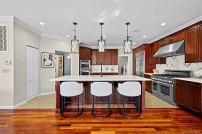 77 Hamlet Drive, Mount Sinai, NY 11766 - Photo 11