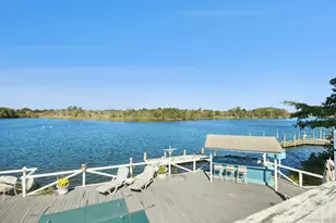 136 Connetquot Dr, Oakdale, NY 11769 - Photo 25