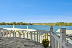 136 Connetquot Dr, Oakdale, NY 11769 - Photo 19