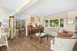 136 Connetquot Dr, Oakdale, NY 11769 - Photo 5