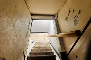 17 Flint Ave, Hempstead, NY 11550 - Photo 9