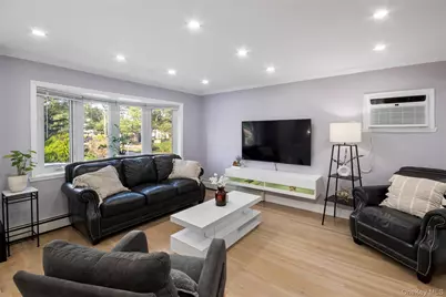 380 Montgomery Avenue, West Babylon, NY 11704 - Photo 9