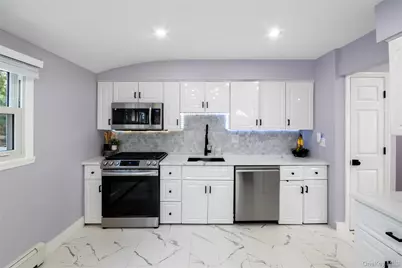 380 Montgomery Avenue, West Babylon, NY 11704 - Photo 13