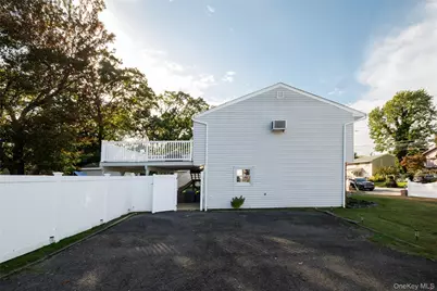 380 Montgomery Avenue, West Babylon, NY 11704 - Photo 3