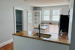 19 Ellwood St, Glen Cove, NY 11542 - Photo 3