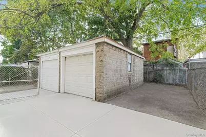 592 E 39th Street, Brooklyn, NY 11203 - Photo 23