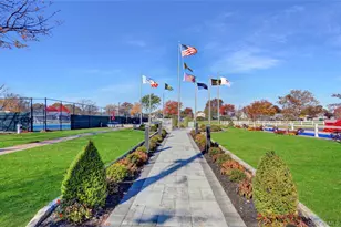 610 Jericho Tpke, New Hyde Park, NY 11040 - Photo 9