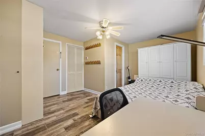 38 Oxford Road, Old Bethpage, NY 11804 - Photo 17